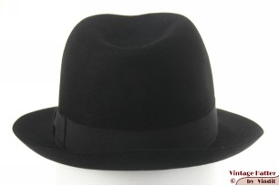 © VintageHatter.com | h-9017-53-2 Gleufhoed Brixia zwart vilt 53 (XXS) Gleufhoed Brixia zwart vilt 53 (XXS)