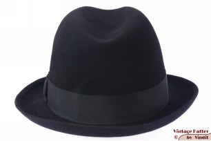 © VintageHatter.com | h-9017-56-67 Gleufhoed Mayser Livorno Strato zwart vilt 56 Gleufhoed Mayser Livorno Strato zwart vilt 56