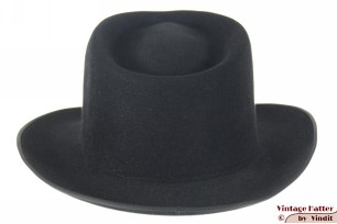© VintageHatter.com | h-9017-57-61 Gleufhoed Heda zwart vilt 57 Gleufhoed Heda zwart vilt 57