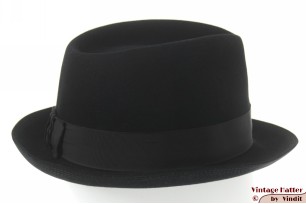 © VintageHatter.com | h-9017-57-62 Gleufhoed Mayser zwart vilt 57 Gleufhoed Mayser zwart vilt 57