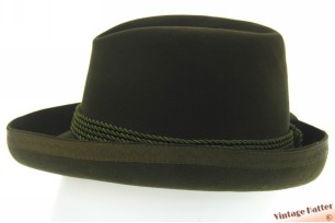 Hunting hat dark green brushed felt woth upwards brim and feathers 56