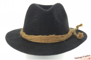 © VintageHatter.com | o-7016-56-1 Outdoor fedora Stockerpoint dark grey woolfelt with rope 56 Outdoor fedora Stockerpoint dark grey woolfelt with rope 56