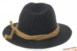 © VintageHatter.com | o-7016-56-1 Outdoor fedora Stockerpoint dark grey woolfelt with rope 56 Outdoor fedora Stockerpoint dark grey woolfelt with rope 56