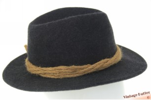 © VintageHatter.com | o-7016-56-1 Outdoor fedora Stockerpoint dark grey woolfelt with rope 56 Outdoor fedora Stockerpoint dark grey woolfelt with rope 56