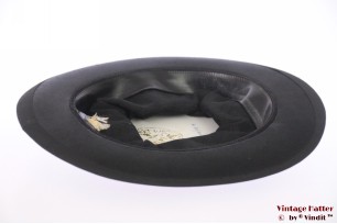 © VintageHatter.com | t-9017-54-2 Claque Klakhoed / Vouwbare hoge hoed zwart zijde 54 (XS) Claque Klakhoed / Vouwbare hoge hoed zwart zijde 54 (XS)