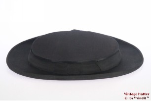 © VintageHatter.com | t-9017-54-3 Claque Klakhoed / Vouwbare hoge hoed Patent zwart zijde 54 (XS) Claque Klakhoed / Vouwbare hoge hoed Patent zwart zijde 54 (XS)