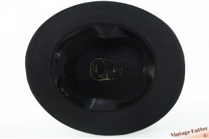 © VintageHatter.com | tc-9017-57-1 Vouwbare hoge opera klakhoed Elegant zwart zijde 56,5 - 57 Vouwbare hoge opera klakhoed Elegant zwart zijde 56,5 - 57