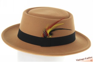 Round gambler hat caramel beige cotton mix with feathers 56-58 [new]