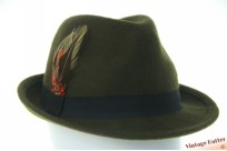 Fedora green felt with feathers 56