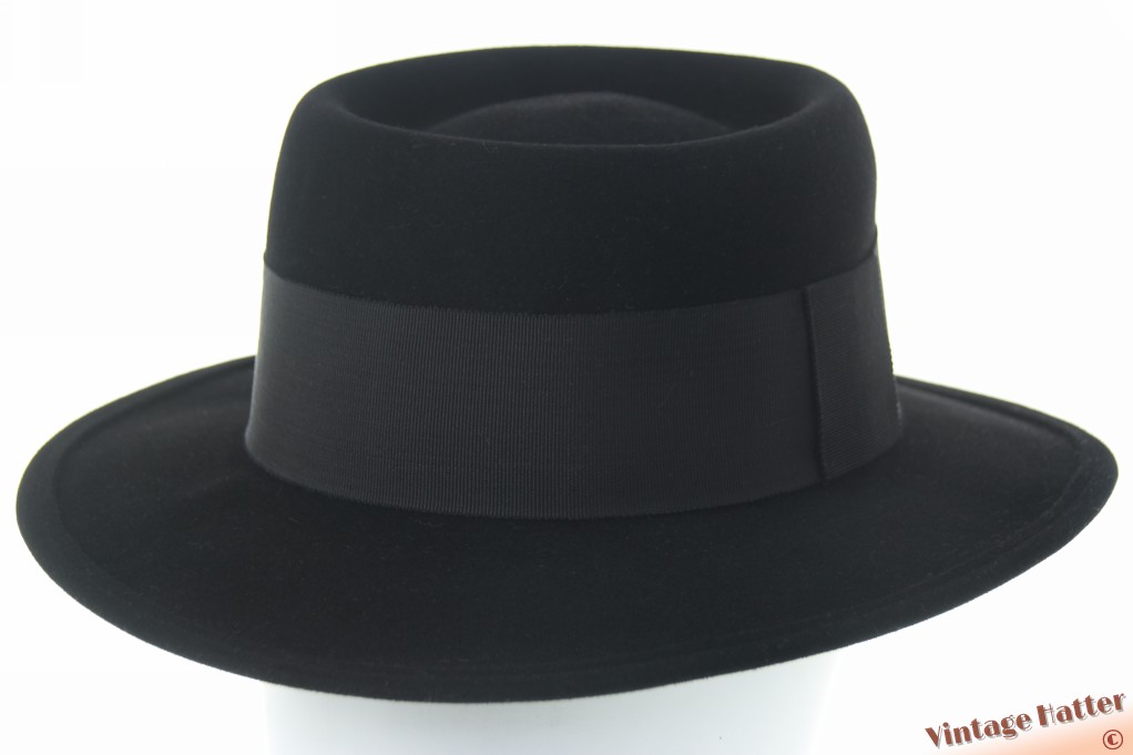 Round hat DBM black velvet 57