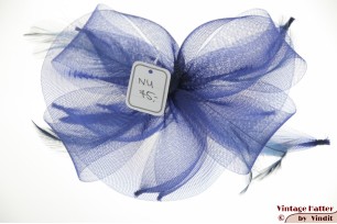 Disc Fascinator dark blue with feathers [new]