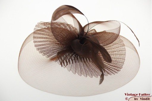 Disc Fascinator wijd bruin met veren [nieuw]