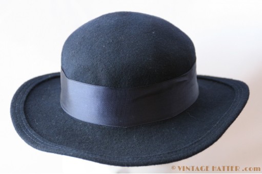 Dameshoed donker blauw 55 Dameshoed donker blauw 55