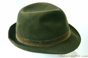 © VintageHatter.com | j-6009-55-1 Jachthoed Sämisch groen fluweel 55 Jachthoed Sämisch groen fluweel 55