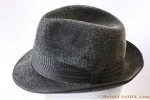 © VintageHatter.com | h-7016-55-2 Gleufhoed Ottmar Reich grijs haarvilt 55 Gleufhoed Ottmar Reich grijs haarvilt 55