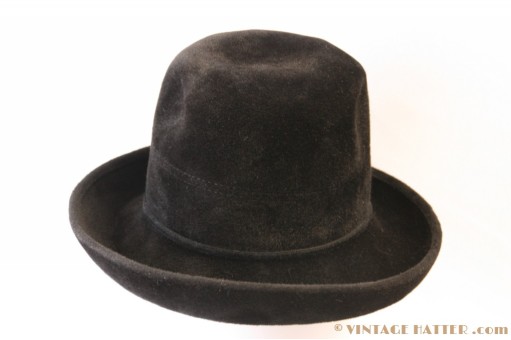 © VintageHatter.com | d-9017-56-13 Dameshoed zwart fluweel 56 Dameshoed zwart fluweel 56