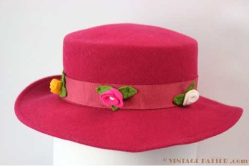 © VintageHatter.com | d-4010-52-1 Dameshoed Benetton roze 52 (!) Dameshoed Benetton roze 52 (!)
