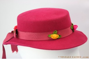 © VintageHatter.com | d-4010-52-1 Dameshoed Benetton roze 52 (!) Dameshoed Benetton roze 52 (!)