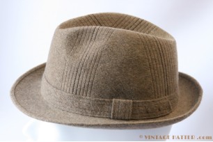 © VintageHatter.com | h-1019-57-1 Gleufhoed Lonconito grijsbruin haarvilt 57 Gleufhoed Lonconito grijsbruin haarvilt 57