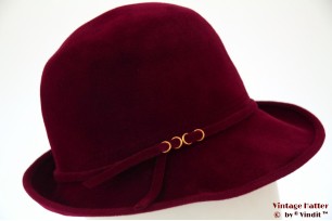 Dameshoed bordeaux paars fluweel 55