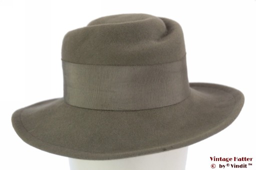 Dameshoed grijs met draai 56