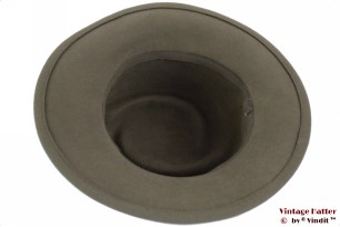 Dameshoed grijs met draai 56