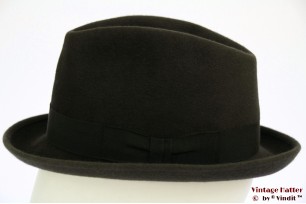 © VintageHatter.com | h-6015-55-1 Gleufhoed Pichwich groen grijs haarvilt 55,5 - 56 Gleufhoed Pichwich groen grijs haarvilt 55,5 - 56