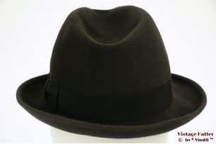© VintageHatter.com | h-6015-55-1 Gleufhoed Pichwich groen grijs haarvilt 55,5 - 56 Gleufhoed Pichwich groen grijs haarvilt 55,5 - 56