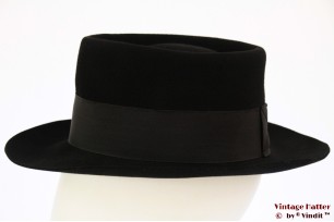Round gents hat black felt 55,5 - 56