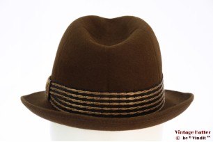 © VintageHatter.com | h-8028-54-3 Gleufhoed Tonak bruin met goud-zwarte band 54 Gleufhoed Tonak bruin met goud-zwarte band 54