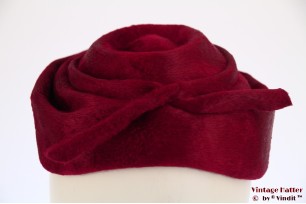 © VintageHatter.com | d-3003-56-4 Cocktail hoedje rood gelaagd haarvilt 56 Cocktail hoedje rood gelaagd haarvilt 56