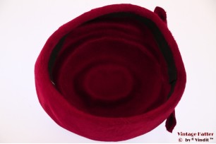© VintageHatter.com | d-3003-56-4 Cocktail hoedje rood gelaagd haarvilt 56 Cocktail hoedje rood gelaagd haarvilt 56
