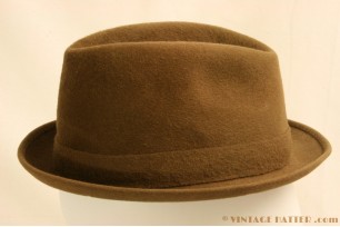 © VintageHatter.com | h-8024-54-1 Gleufhoed Barbisio Sportex bruin 54 Gleufhoed Barbisio Sportex bruin 54