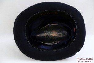 © VintageHatter.com | h-5004-56-11 Gleufhoed Mayser Strato zwartblauw 56 Gleufhoed Mayser Strato zwartblauw 56
