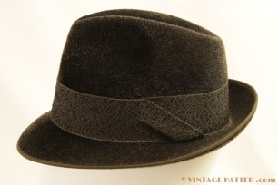 © VintageHatter.com | h-8019-55-4 Gleufhoed Royal Hat goudbruin haarvilt 55 Gleufhoed Royal Hat goudbruin haarvilt 55