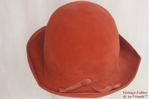 © VintageHatter.com | d-2002-56-2 Dameshoed Reich Modell oranje rood 56 Dameshoed Reich Modell oranje rood 56