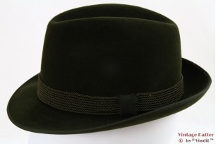 © VintageHatter.com | h-6007-54-2 Gleufhoed A.Breiter groen fluweel 54 Gleufhoed A.Breiter groen fluweel 54