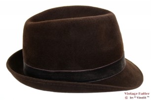 © VintageHatter.com | h-8017-54-1 Gleufhoed Tonak bruin fluweel 54 Gleufhoed Tonak bruin fluweel 54