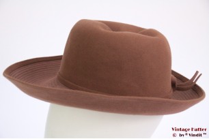© VintageHatter.com | d-8025-56-3 Ladies hat redish brown wide special top 56 Ladies hat redish brown wide special top 56