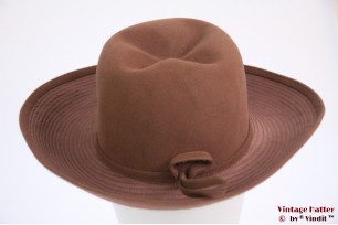 © VintageHatter.com | d-8025-56-3 Ladies hat redish brown wide special top 56 Ladies hat redish brown wide special top 56