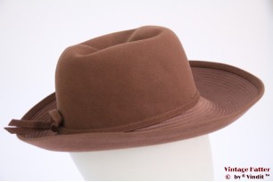 © VintageHatter.com | d-8025-56-3 Ladies hat redish brown wide special top 56 Ladies hat redish brown wide special top 56