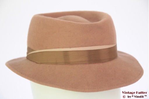 © VintageHatter.com | d-1019-54-6 Dameshoed beige vilt 54 (XS) Dameshoed beige vilt 54 (XS)