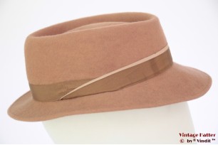 © VintageHatter.com | d-1019-54-6 Dameshoed beige vilt 54 (XS) Dameshoed beige vilt 54 (XS)