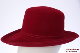 © VintageHatter.com | d-3003-56-5 Ladies hat Mayser red velvet 56 Ladies hat Mayser red velvet 56