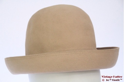 © VintageHatter.com | d-1015-54-4 Dameshoed licht beige vilt 54,5 (XS) Dameshoed licht beige vilt 54,5 (XS)
