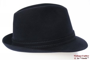 © VintageHatter.com | h-5004-56-21 Gleufhoed Peschel donker blauw velour 56,5 Gleufhoed Peschel donker blauw velour 56,5