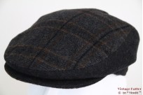 Platte pet grijs & bruin met oorwarmer 53