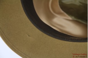 © VintageHatter.com | j-1020-55-1 Hunting hat Scottson green beige 55 Hunting hat Scottson green beige 55